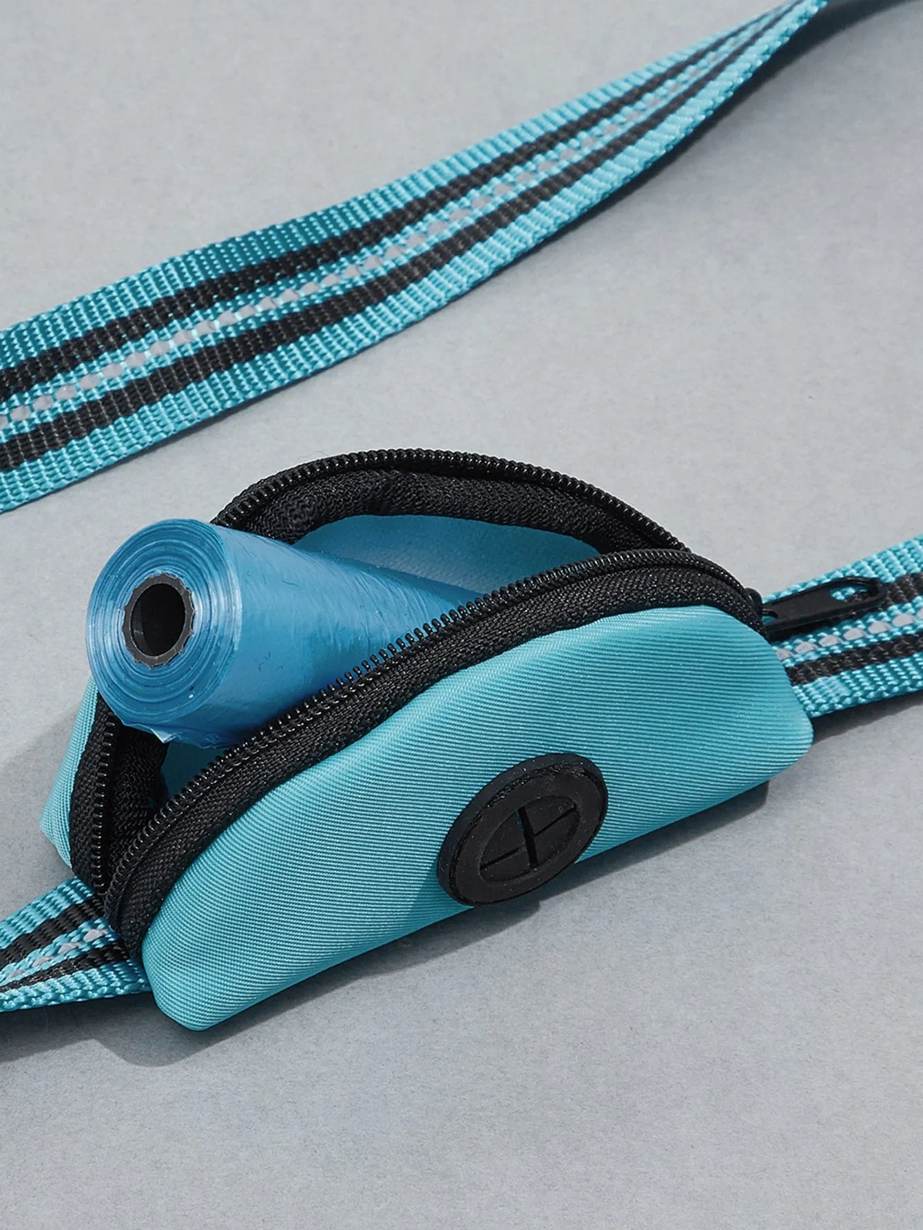 1pc Two Tone Pet Leash With Poopbag Dispenser 1roll Poopbag