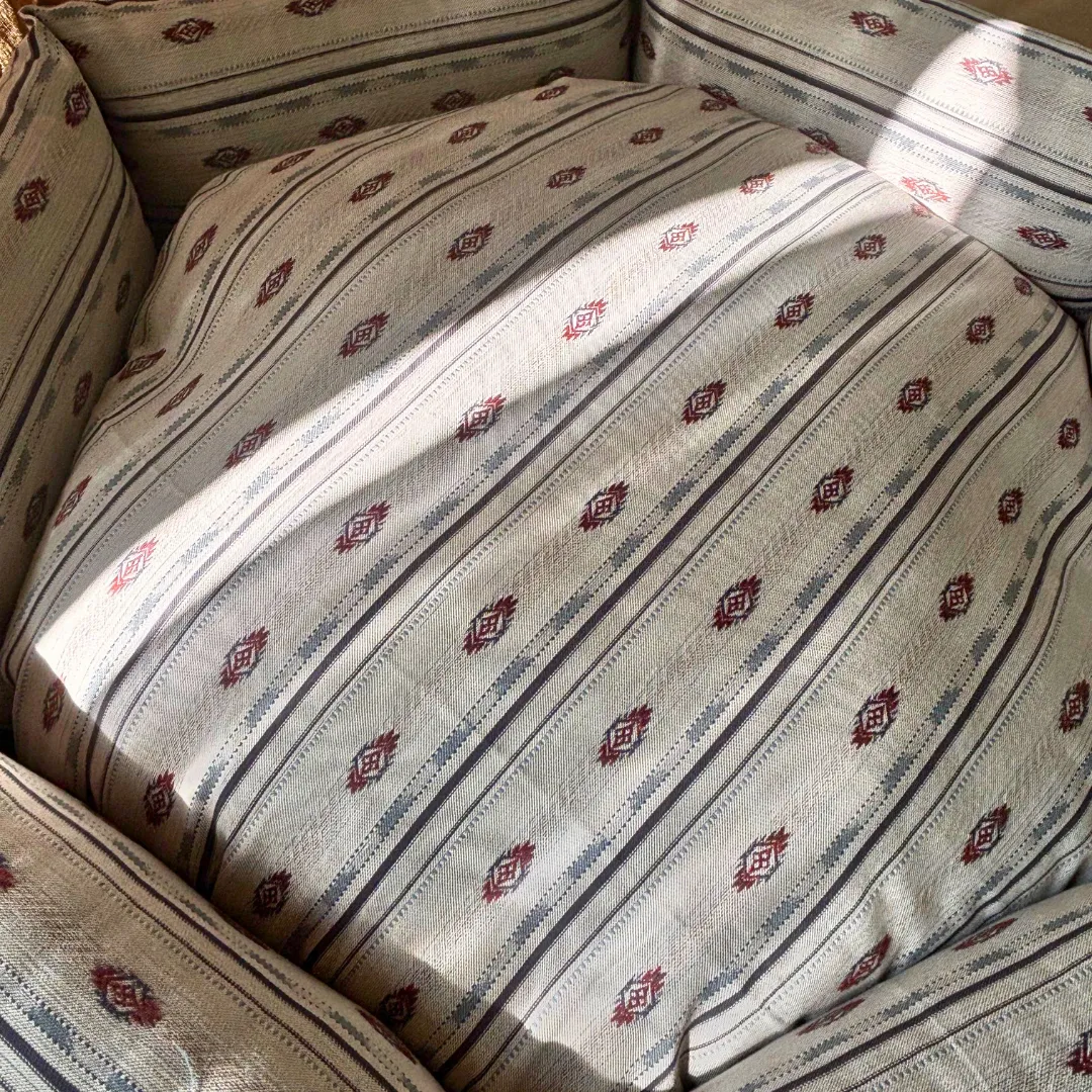 PoochMate Ivory Cotton Jacquard Hexagon Dog Bed
