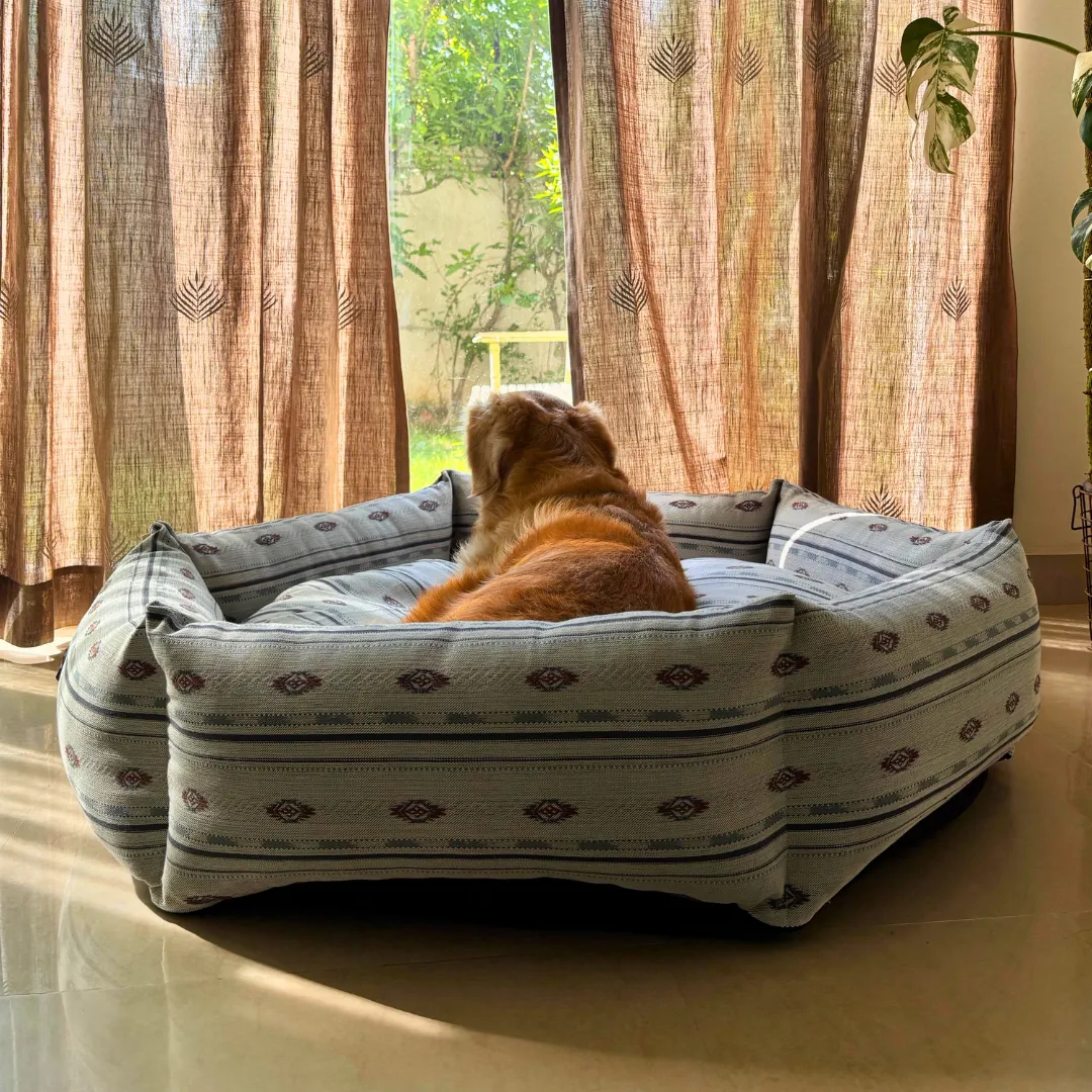PoochMate Ivory Cotton Jacquard Hexagon Dog Bed